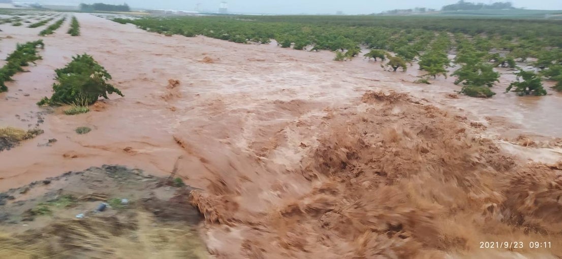 Las lluvias han provocado numerosos daños materiales en la ciudad. 
