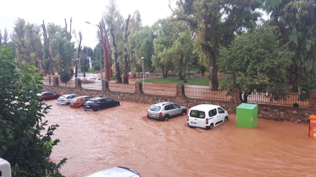 Las lluvias han provocado numerosos daños materiales en la ciudad. 