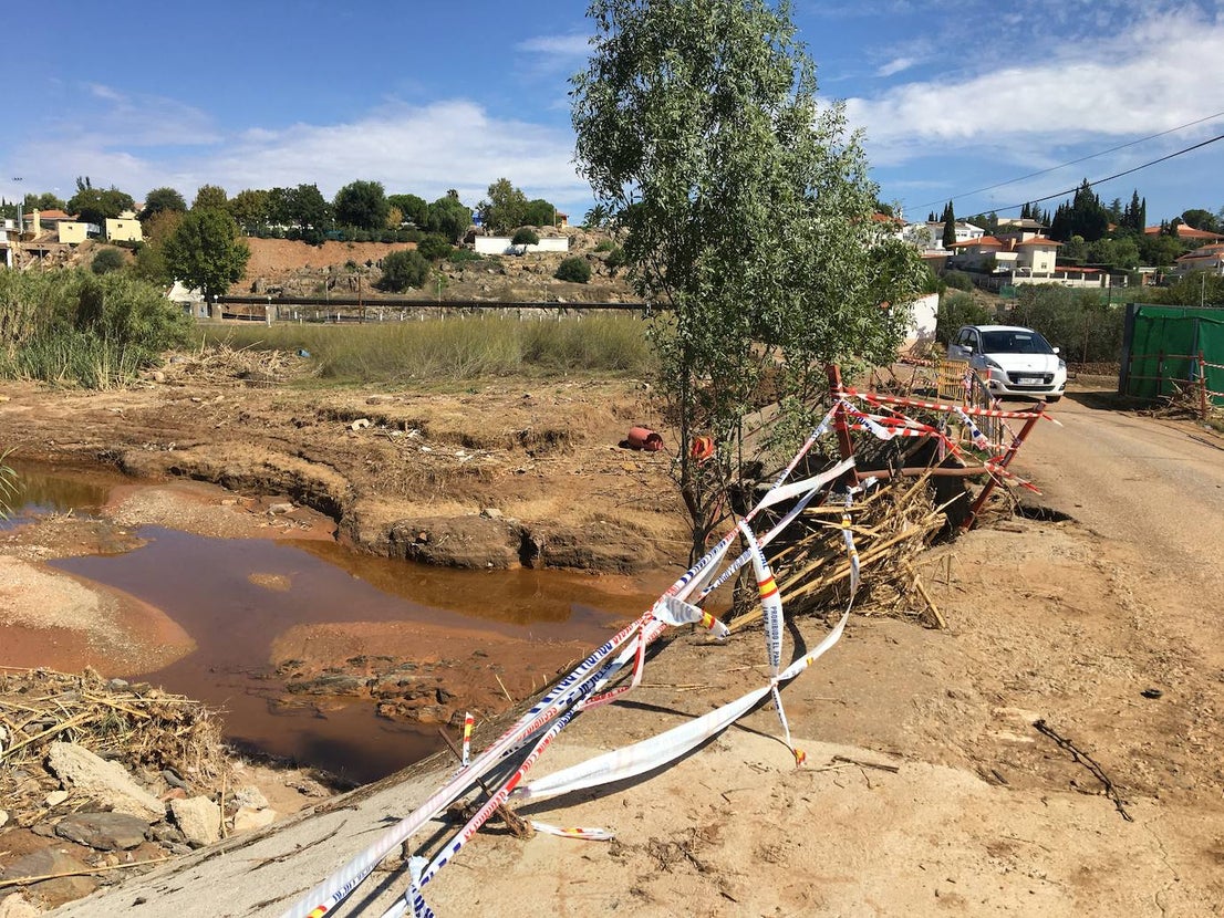 Muchos caminos han quedado afectados por las riadas.