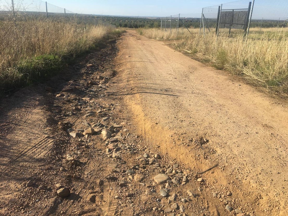 Muchos caminos han quedado afectados por las riadas.