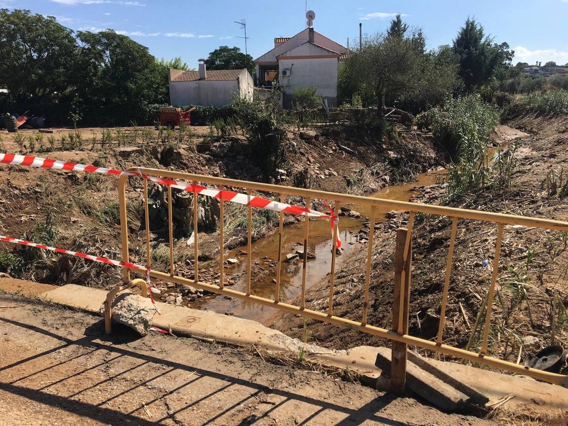 Muchos caminos han quedado afectados por las riadas.