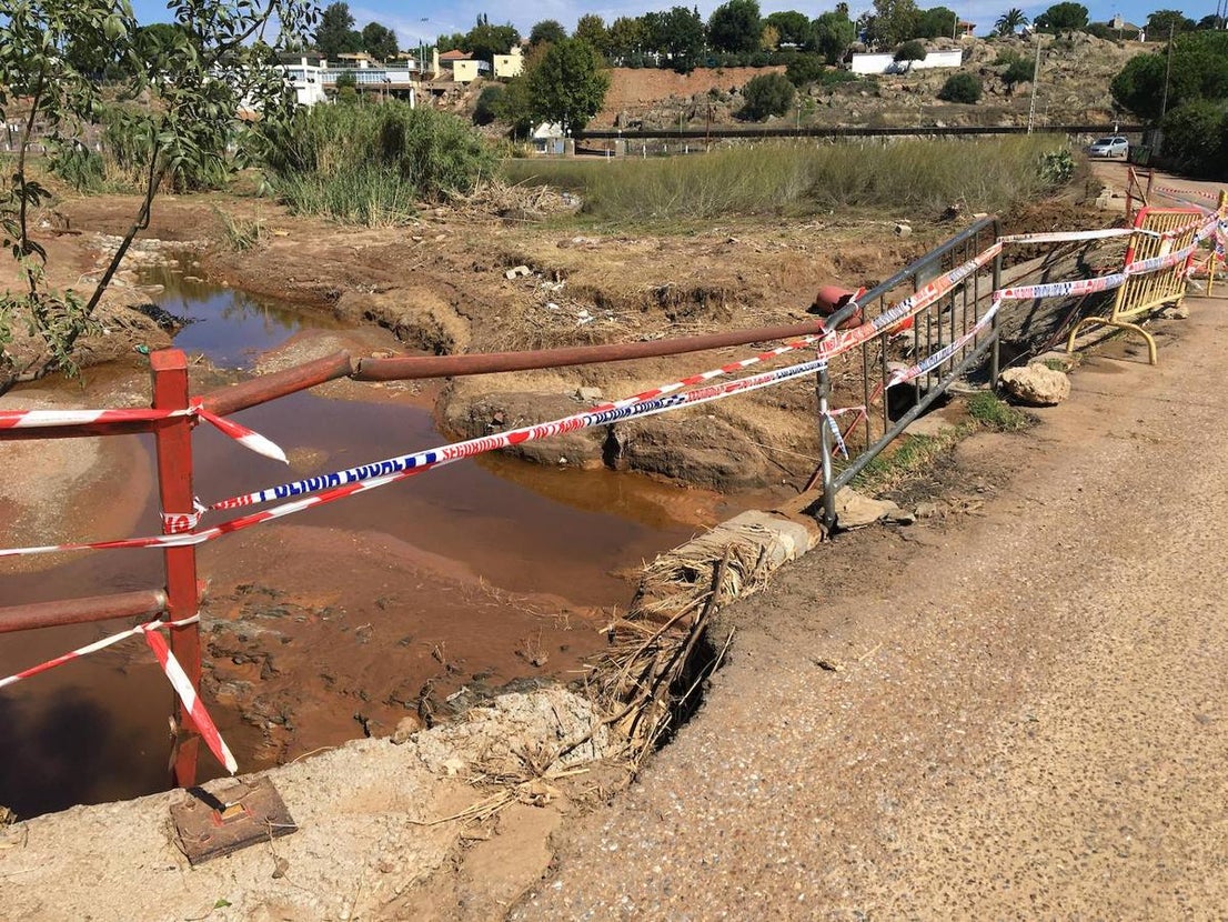 Muchos caminos han quedado afectados por las riadas.