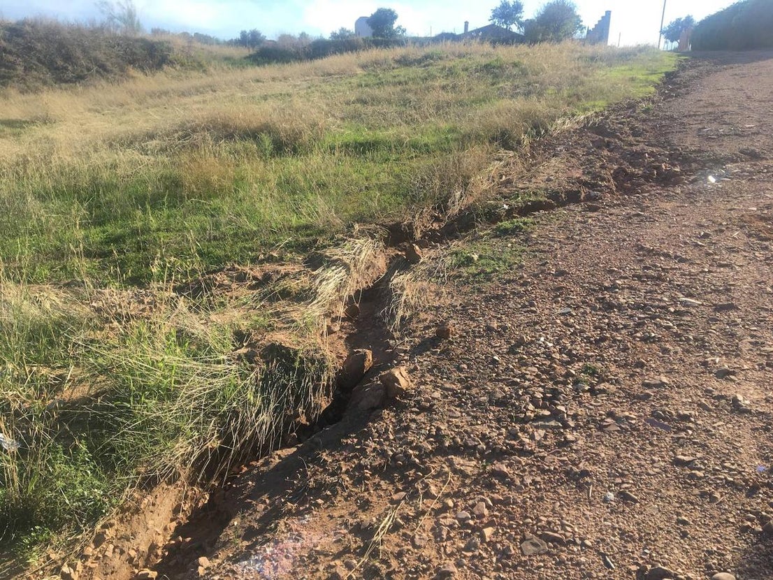 Muchos caminos han quedado afectados por las riadas.