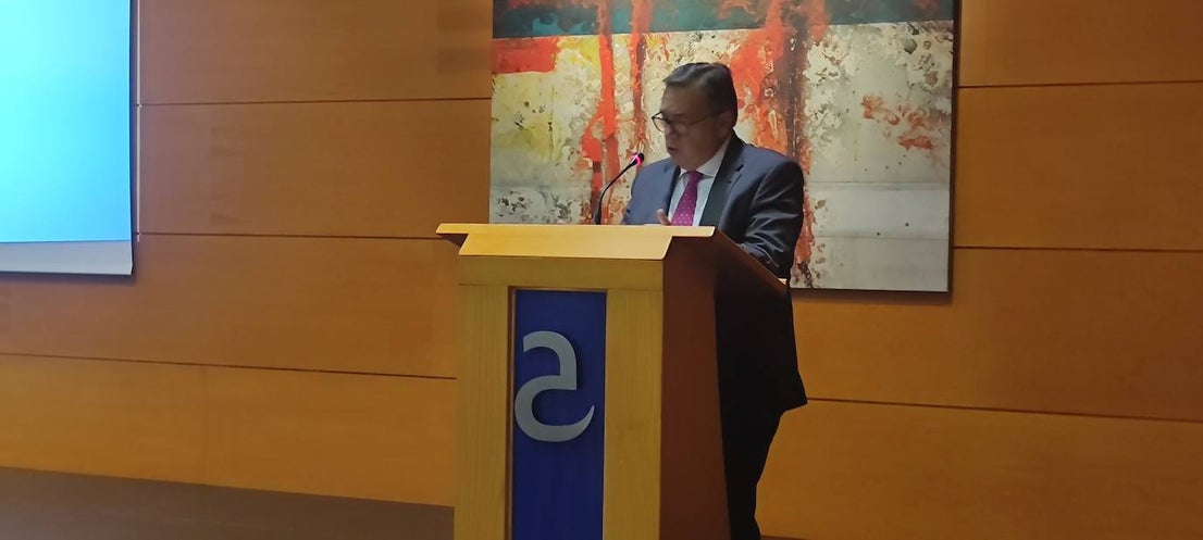 Autoridades, patrocinadores, directivos de Cajalmendralejo acudieron a la presentación. 