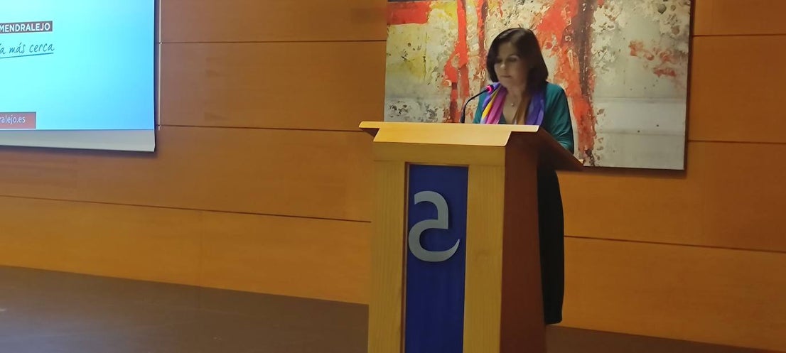 Autoridades, patrocinadores, directivos de Cajalmendralejo acudieron a la presentación. 