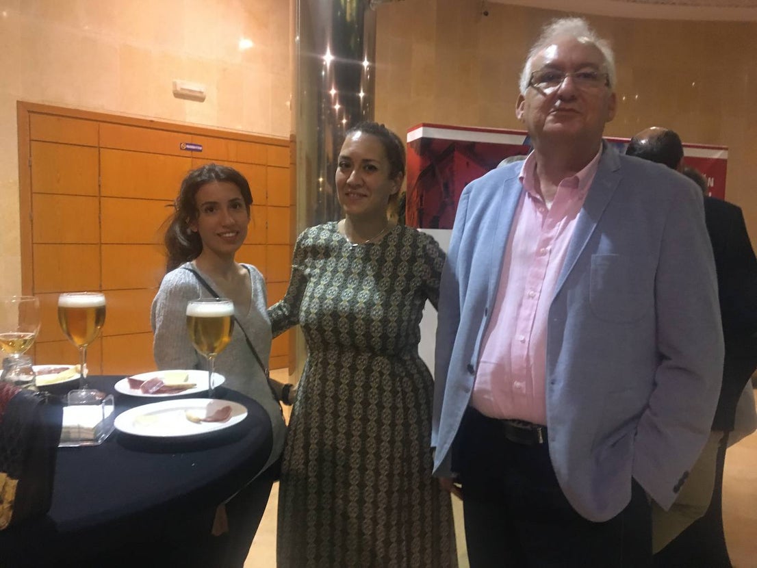 Autoridades, patrocinadores, directivos de Cajalmendralejo acudieron a la presentación. 