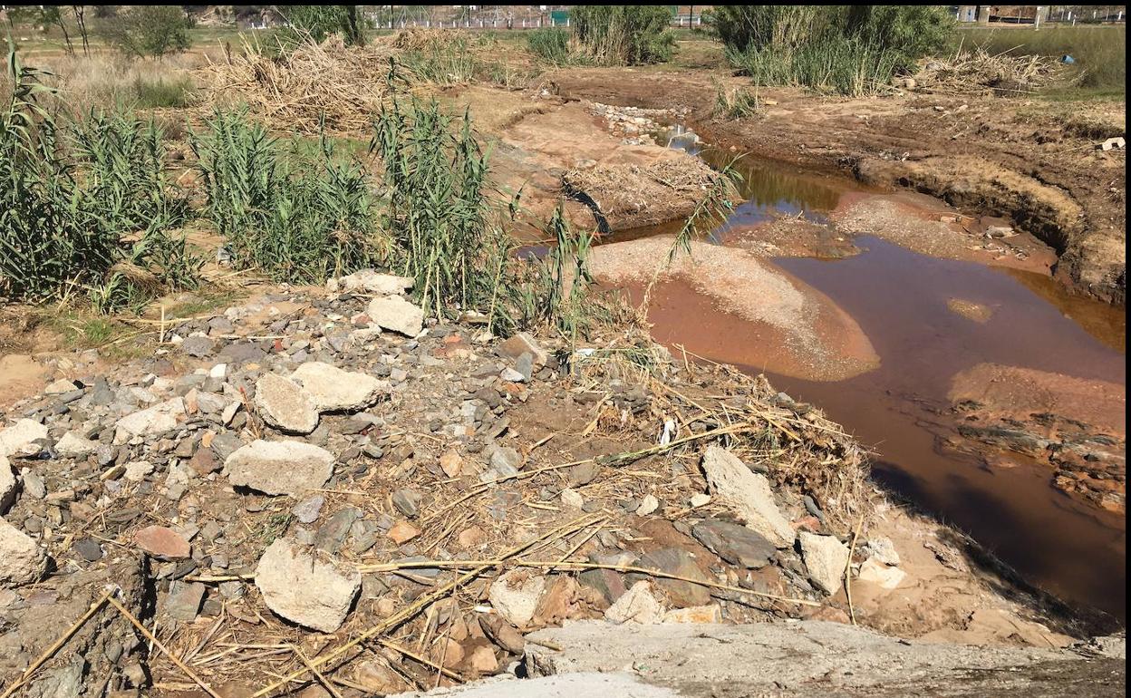 Arroyo Harninas a su paso por Almendralejo. 
