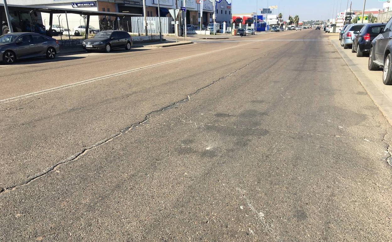 Una de las calles que será repintada es la carretera de Badajoz. 