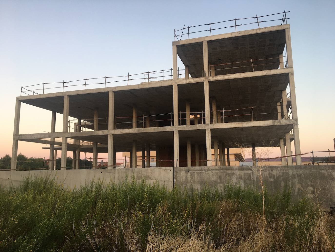 La obra comenzó en 2018 pero se paralizó por graves problemas en el diseño del proyecto técnico. 