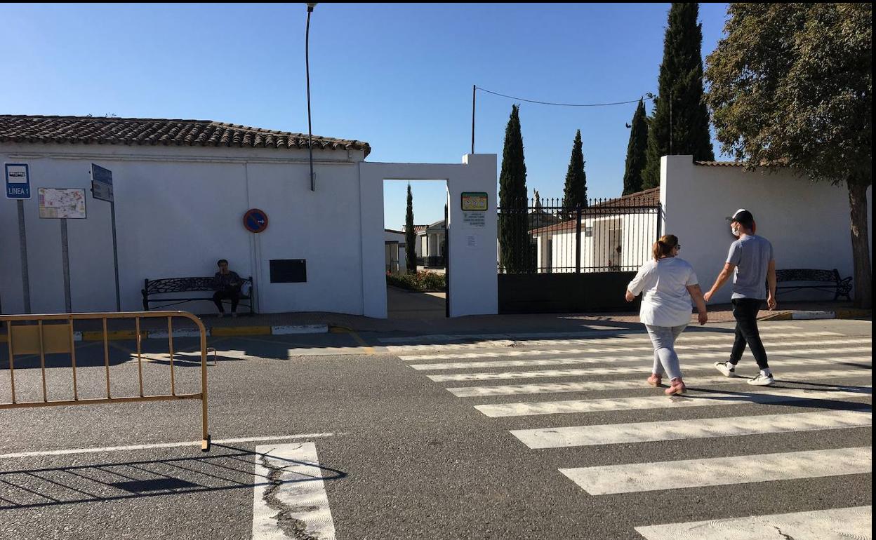 Se han colocado unas vallas para controlar los accesos. 