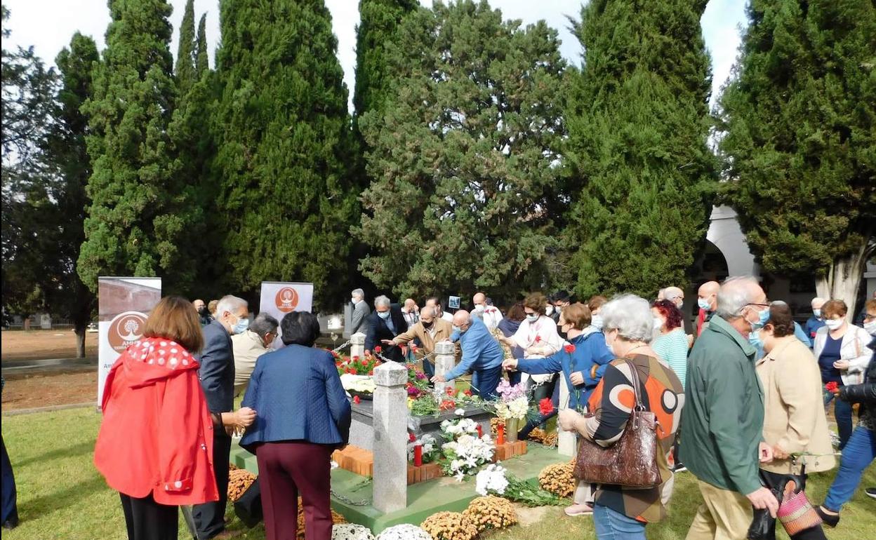 La asociación de memoria histórica pide licencia para el memorial a las víctimas del franquismo en Almendralejo
