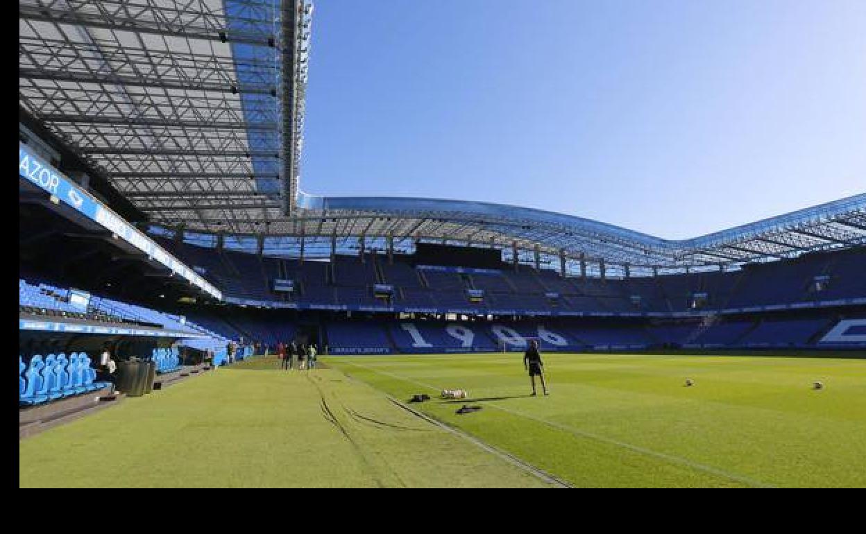 El Extremadura confirma su plante en Riazor