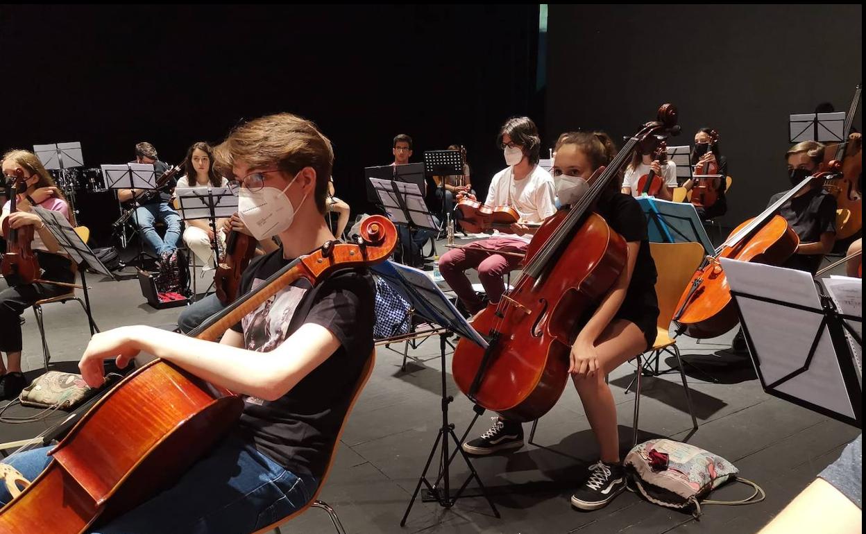 El dúo Saya Harap, formado por una pianista y una flautista, ofrece un concierto este jueves 25 en el teatro