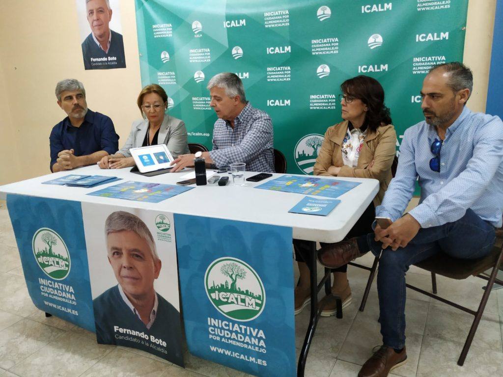 Algunos de los componentes de la candidatura de ICALM a las elecciones municipales. 