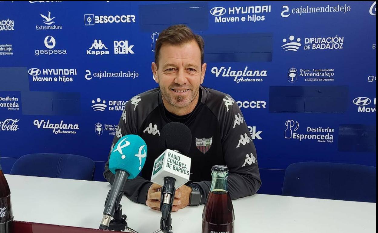 El entrenador del Extremadura dice que «nadie se va a rendir»