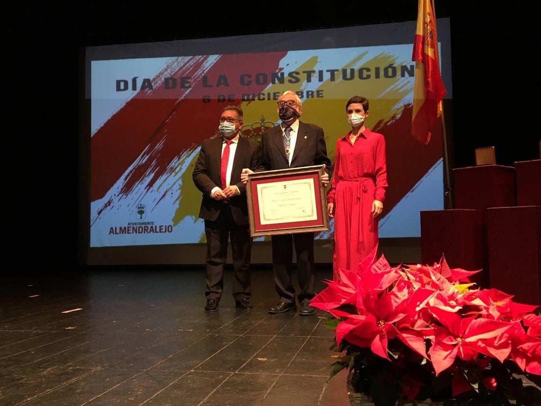 Las Medallas de Almendralejo se entregaron en el acto del Día de la Constitución 