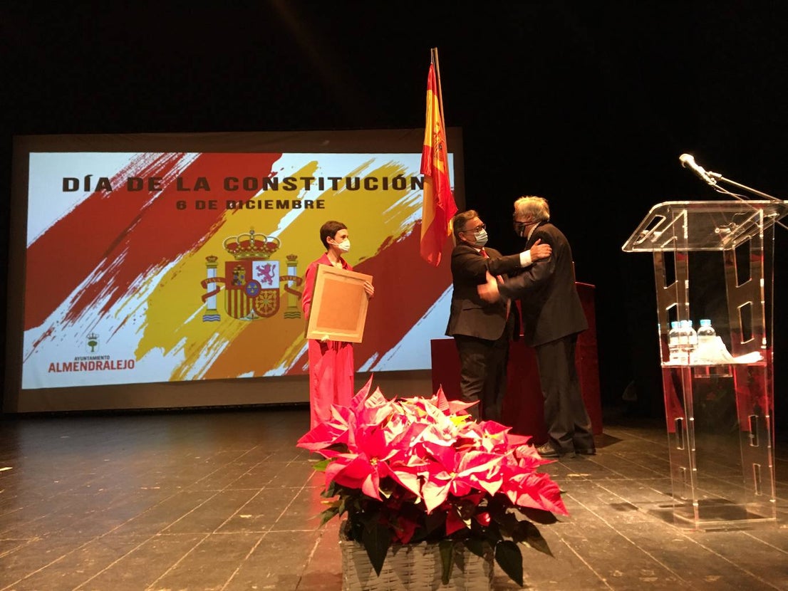 Las Medallas de Almendralejo se entregaron en el acto del Día de la Constitución 