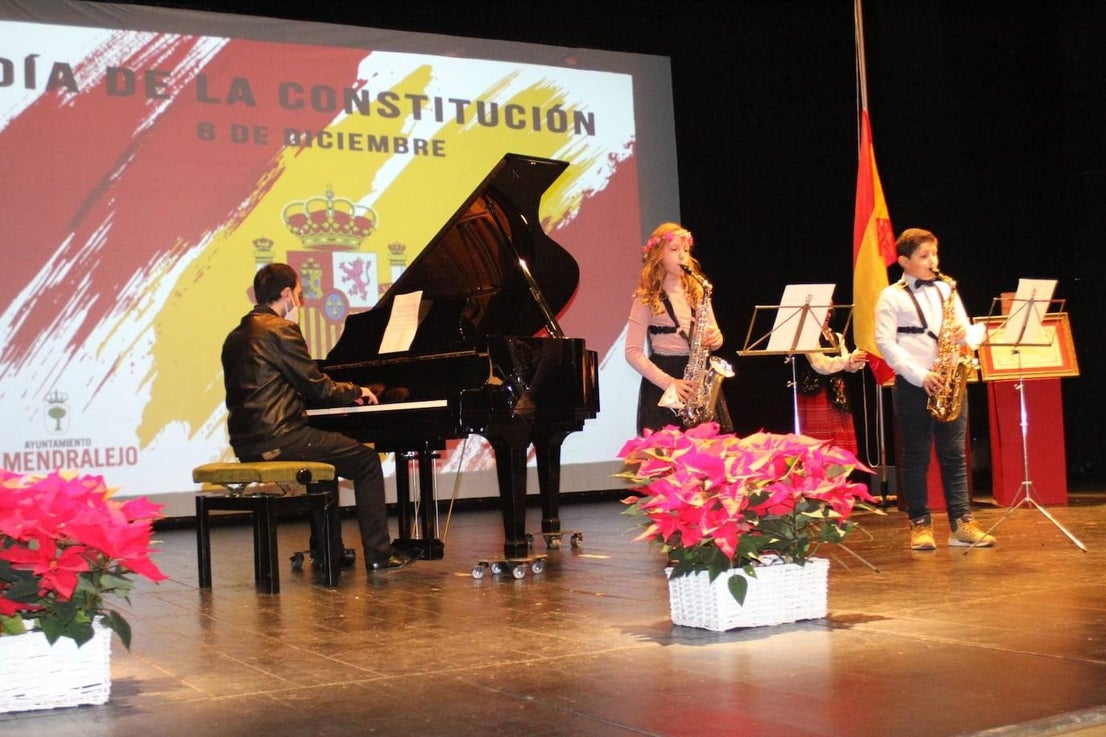 Las Medallas de Almendralejo se entregaron en el acto del Día de la Constitución 