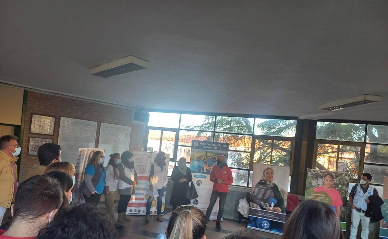 Una exposición de Médicos del Mundo muestra la vida de migrantes en la ciudad