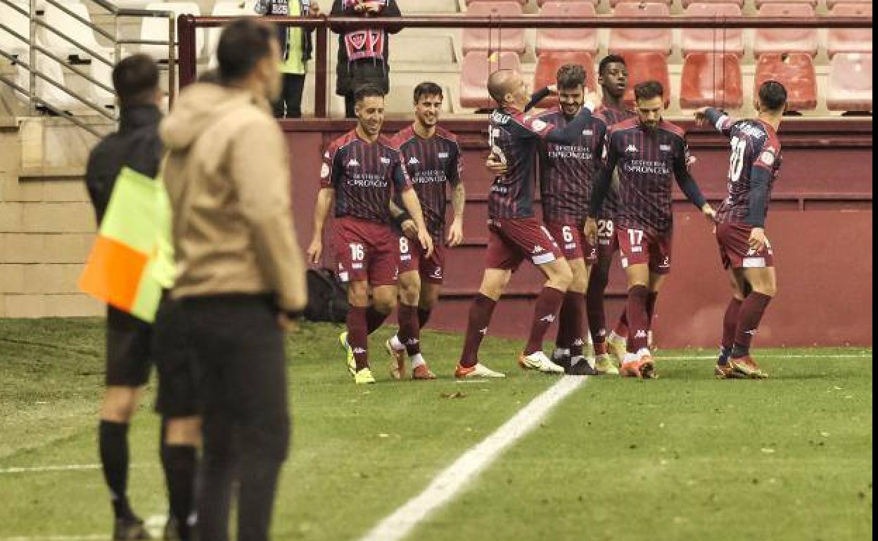 El Extremadura muestra de nuevo su orgullo pese a estar en el filo