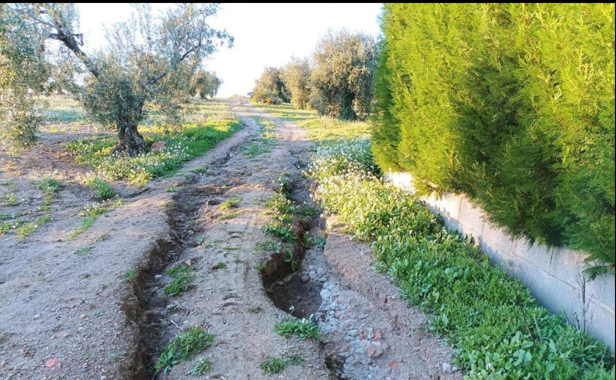 Aún deben repararse más caminos públicos, como el de Cuéllar. 