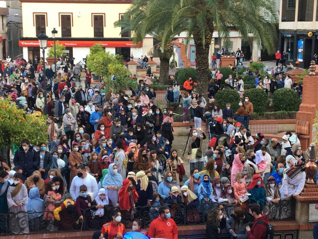 El heraldo de Barros llegó a la ciudad en lomos de un caballo y recibió las llaves de manos del alcalde. 