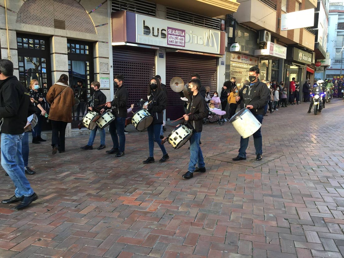 El heraldo de Barros llegó a la ciudad en lomos de un caballo y recibió las llaves de manos del alcalde. 