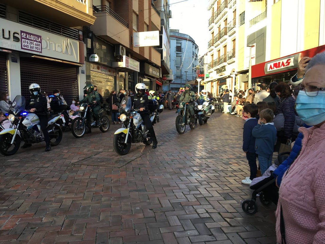 El heraldo de Barros llegó a la ciudad en lomos de un caballo y recibió las llaves de manos del alcalde. 