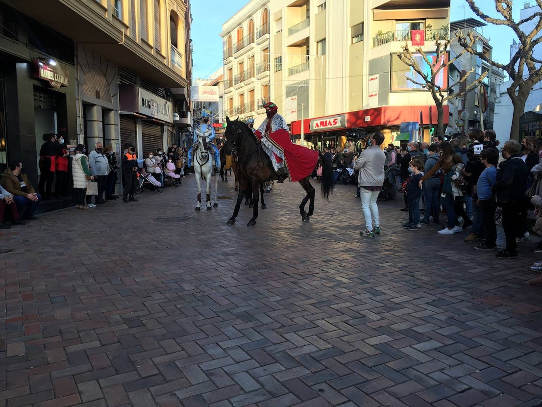 El heraldo de Barros llegó a la ciudad en lomos de un caballo y recibió las llaves de manos del alcalde. 