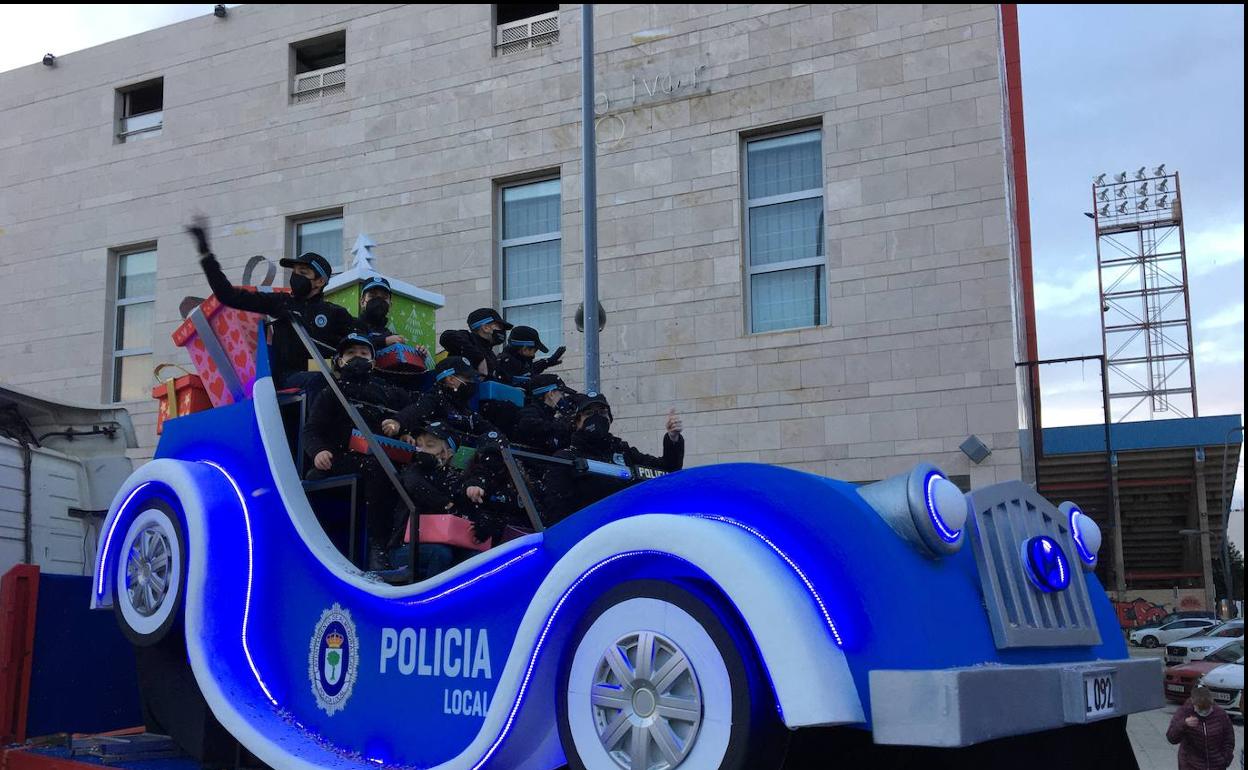 Miles de niños salen a las calles para ver la cabalgata de los Reyes Magos