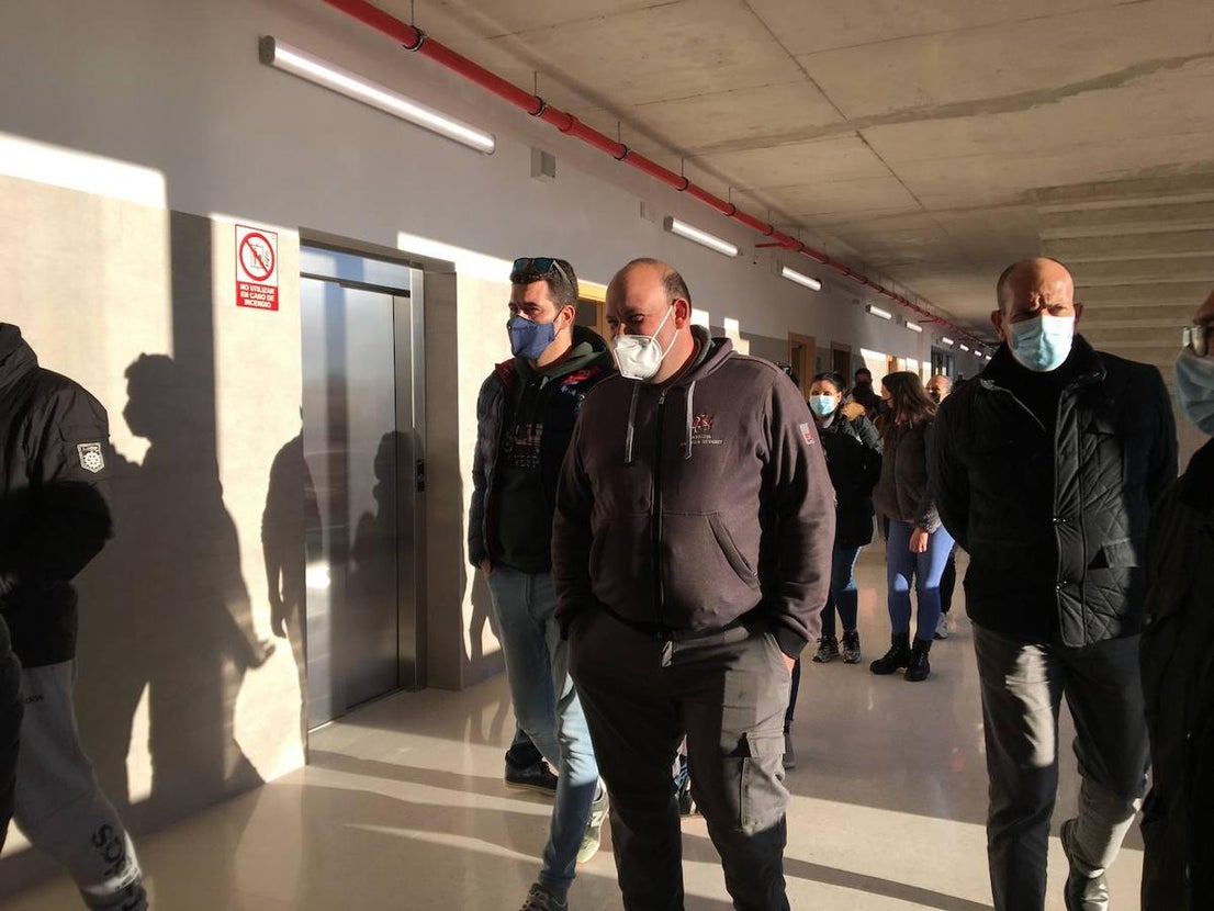 Los padres y madres de alumnos han visitado este viernes el nuevo colegio Ortega y Gasset. 