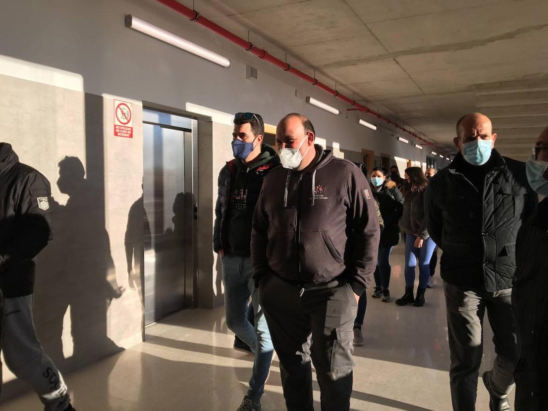 Los padres y madres de alumnos han visitado este viernes el nuevo colegio Ortega y Gasset. 