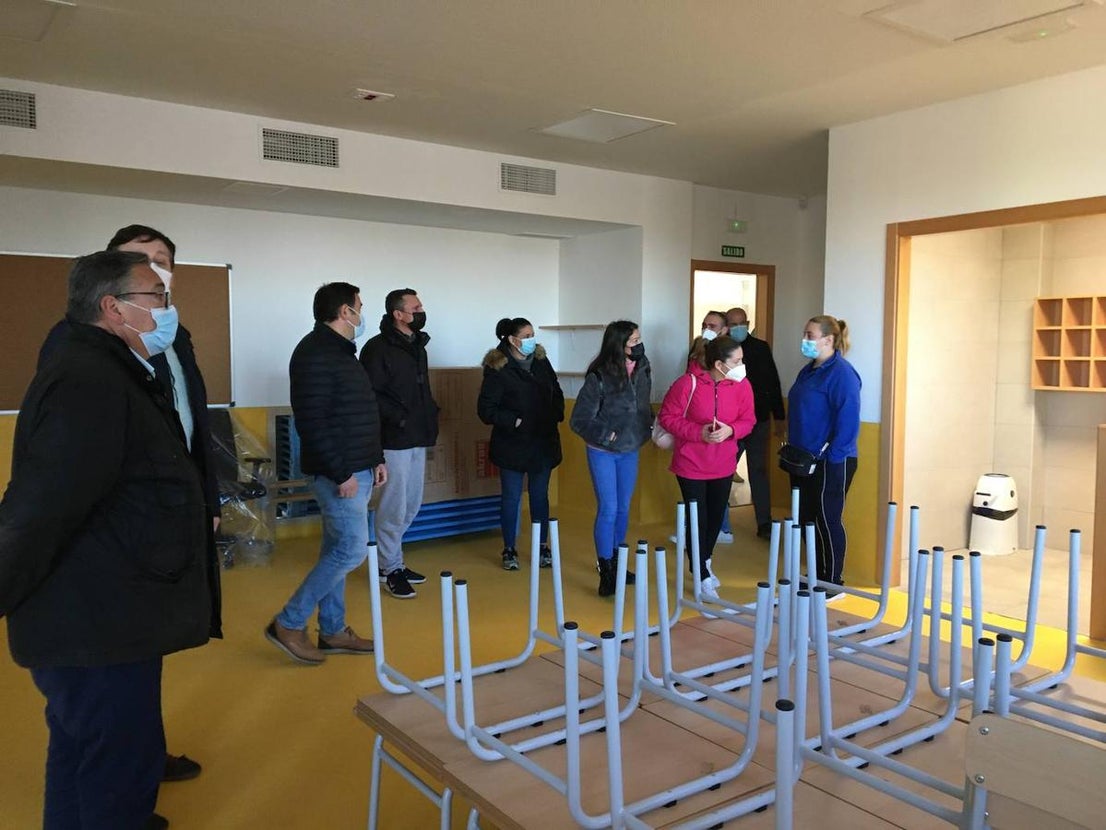Los padres y madres de alumnos han visitado este viernes el nuevo colegio Ortega y Gasset. 