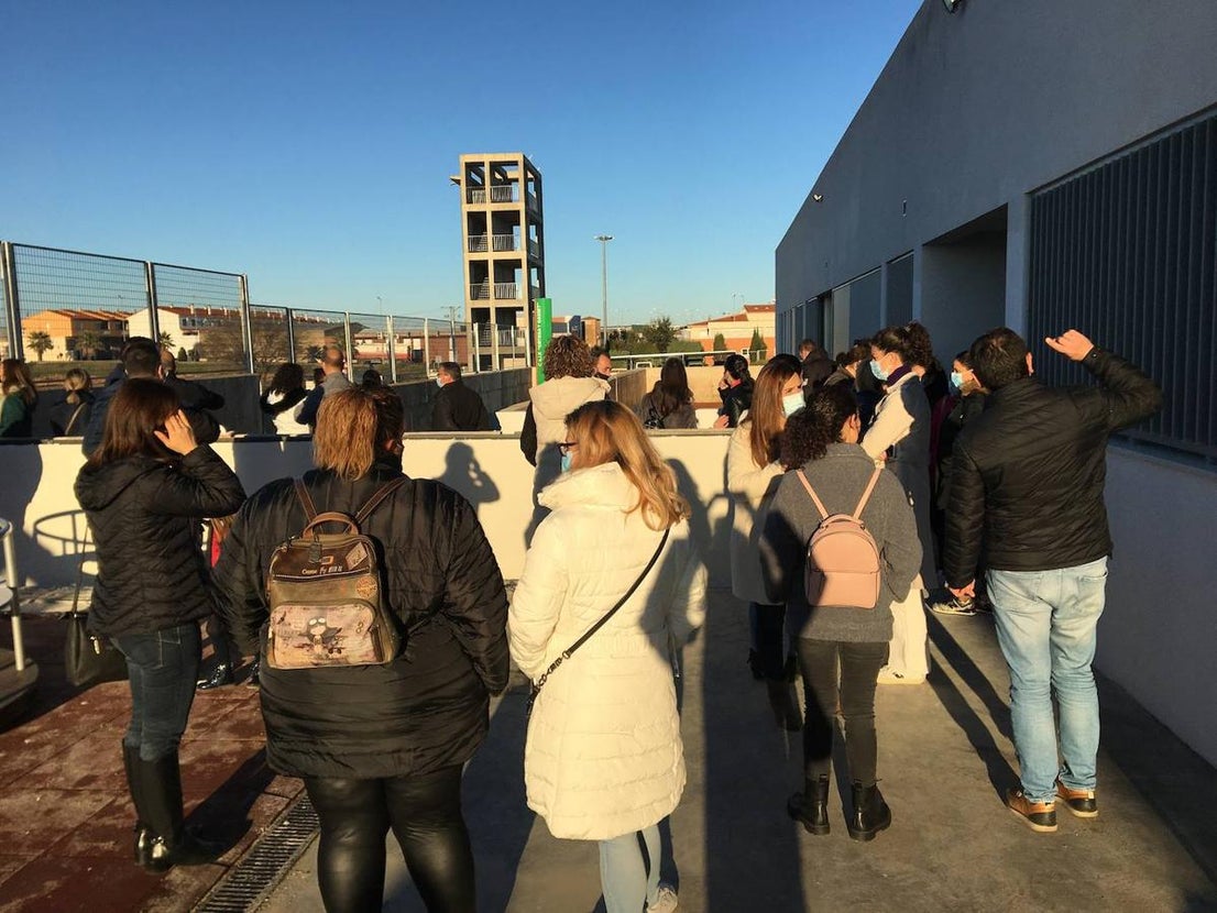 Los padres y madres de alumnos han visitado este viernes el nuevo colegio Ortega y Gasset. 
