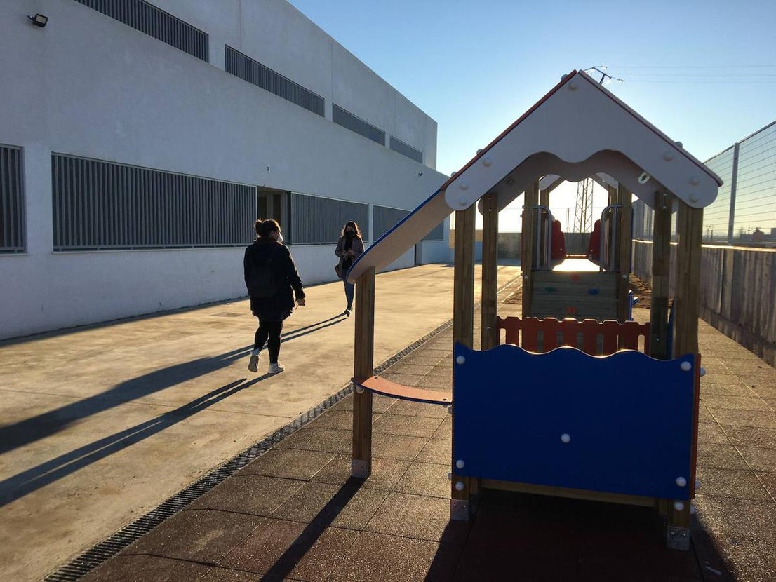 Los padres y madres de alumnos han visitado este viernes el nuevo colegio Ortega y Gasset. 