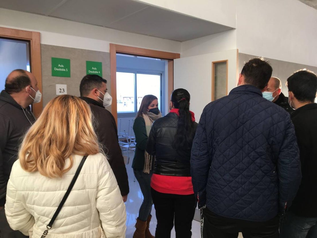 Los padres y madres de alumnos han visitado este viernes el nuevo colegio Ortega y Gasset. 