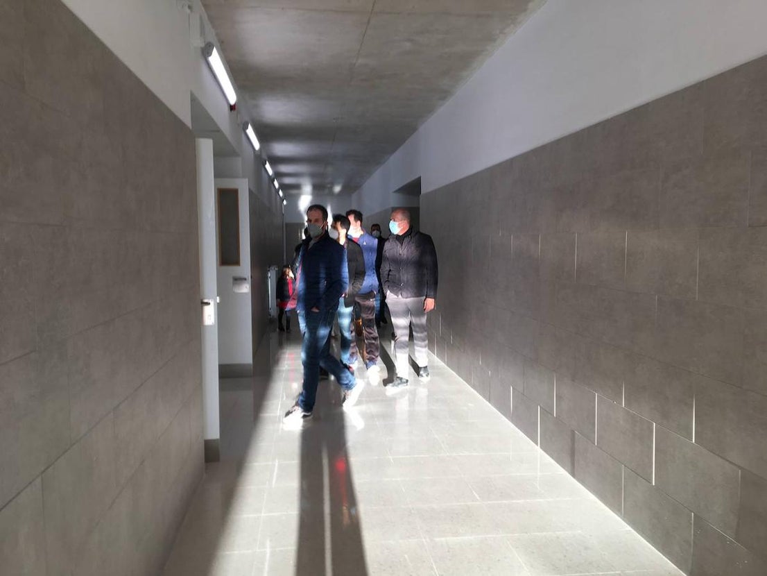 Los padres y madres de alumnos han visitado este viernes el nuevo colegio Ortega y Gasset. 