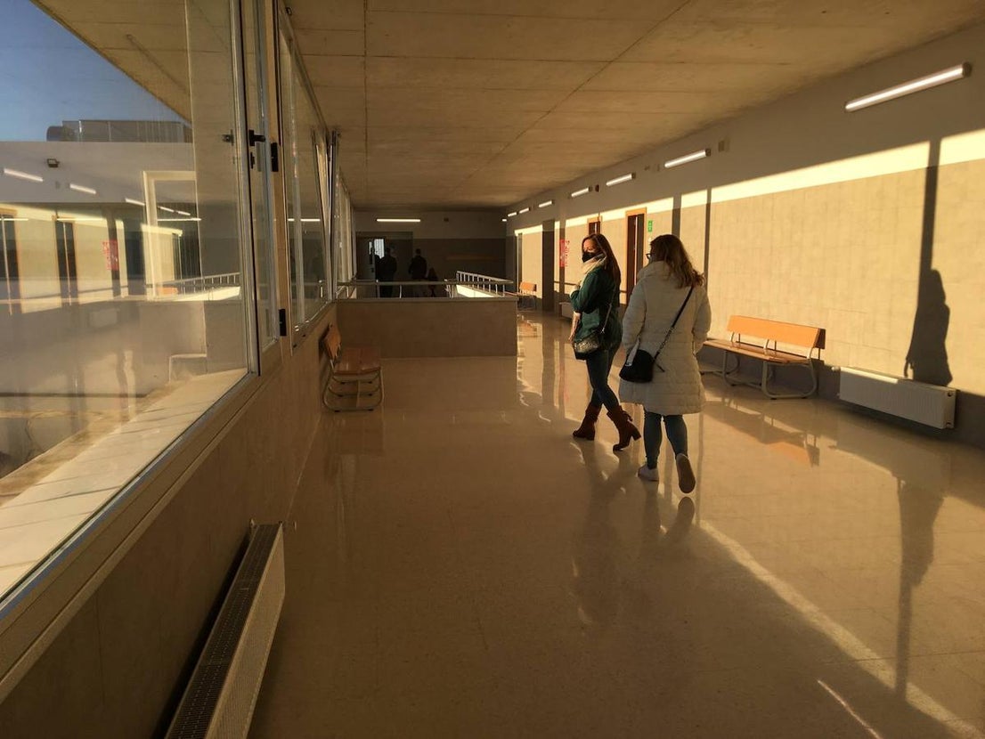 Los padres y madres de alumnos han visitado este viernes el nuevo colegio Ortega y Gasset. 