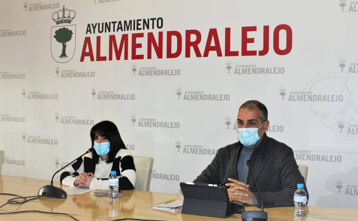 Los concejales Tamara Rodríguez y Juan Arias. 