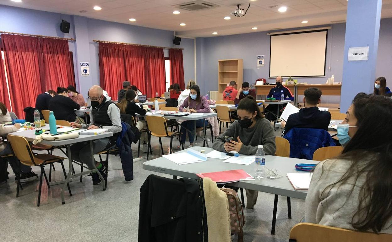 La biblioteca está ahora en el Archivo Municipal y la sala de lectura, en el Centro Cívico. 