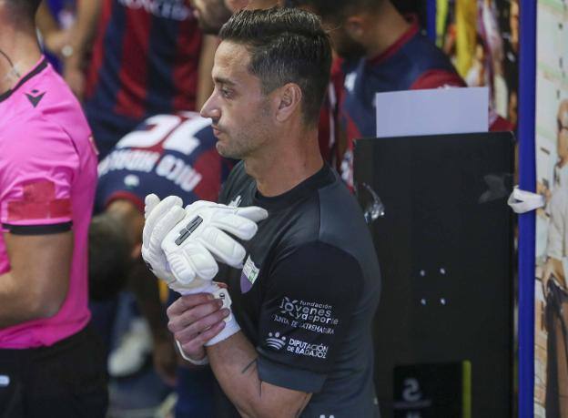 El portero Casto Espinosa deja un Extremadura en el que ya sólo queda Morcillo de la primera plantilla
