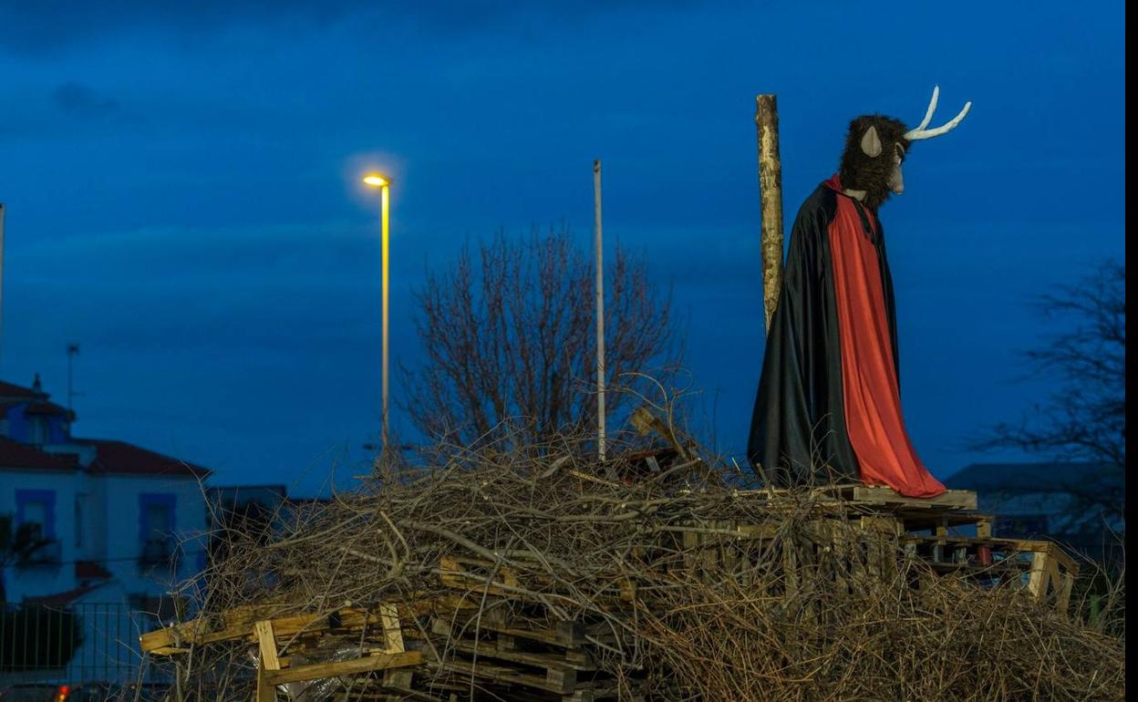 La torre de Los Almedros se iluminará en la noche de las candelas