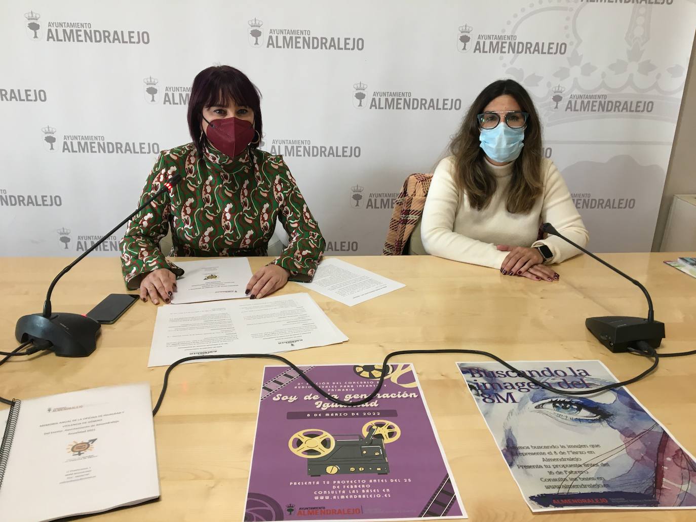 La concejala Macarena Domínguez y la técnica Estíbaliz Martínez. 