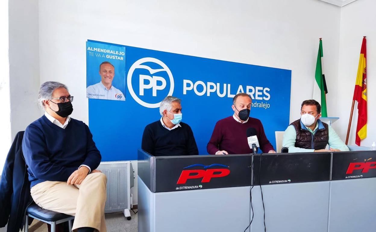 Varios concejales del PP de Almendralejo. 