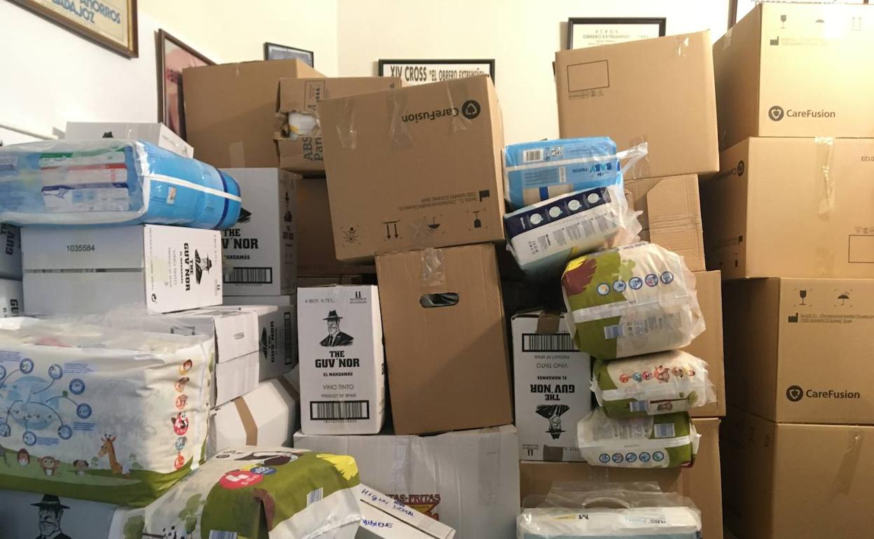 Asociaciones de Almendralejo reciben cientos de kilos de alimentos y medicinas para Ucrania en pocos días