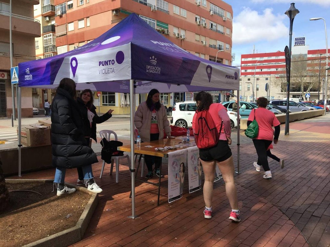 La carrera de la Mujer congregó a cientos de personas. 
