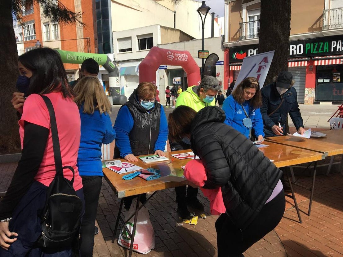 La carrera de la Mujer congregó a cientos de personas. 