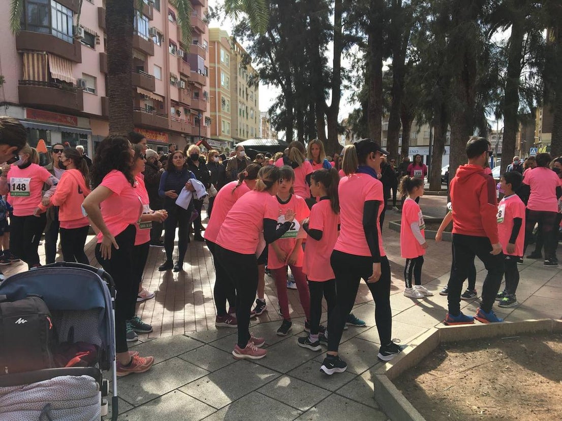 La carrera de la Mujer congregó a cientos de personas. 