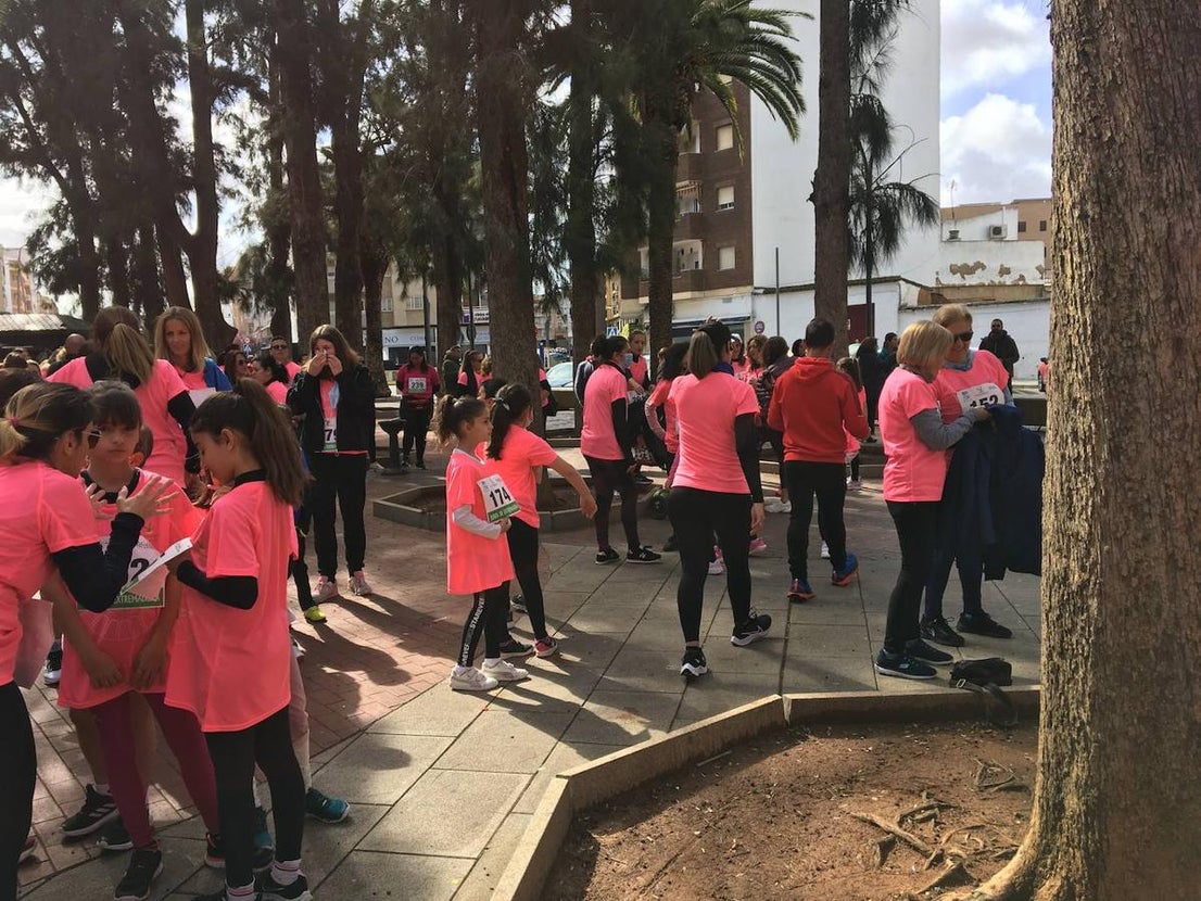 La carrera de la Mujer congregó a cientos de personas. 