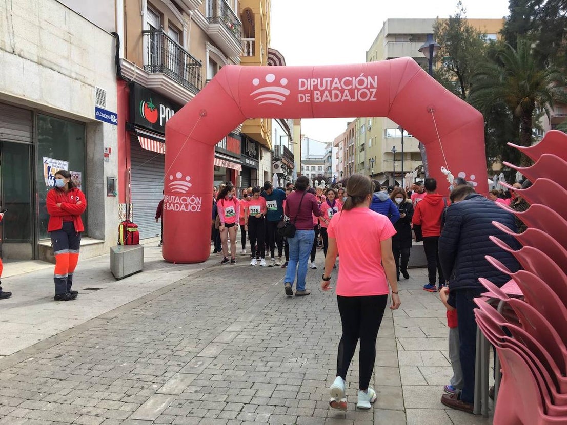La carrera de la Mujer congregó a cientos de personas. 